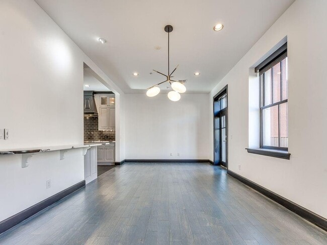 Building Photo - 109 NE 3rd St