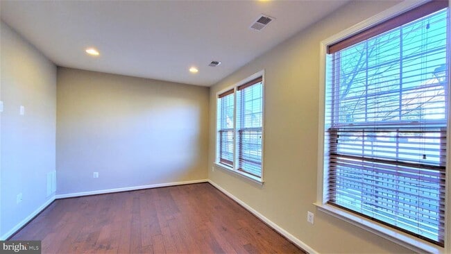 Building Photo - 10607 School St