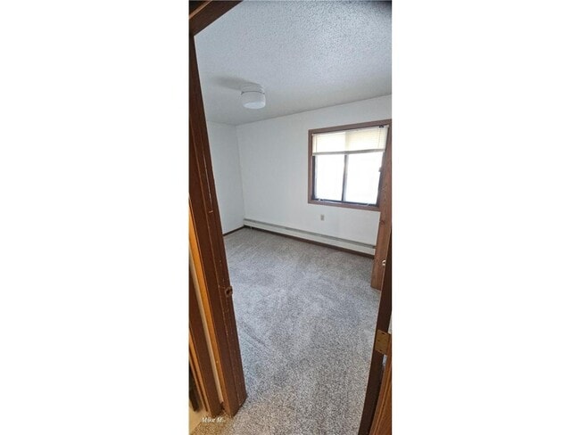 Building Photo - 16 Green River Rd