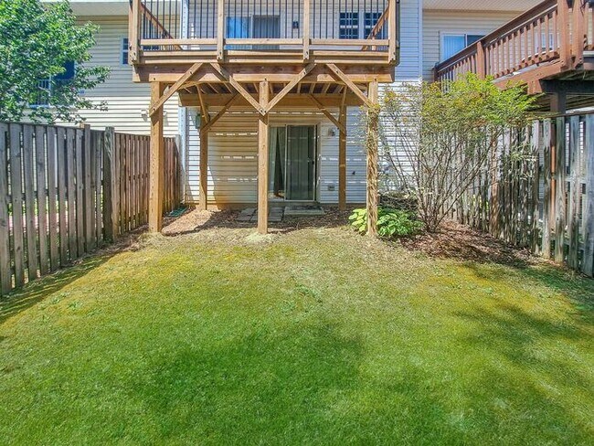 Building Photo - Charming 3-Level Brick Townhome in Waldorf...