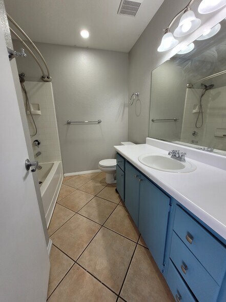 Building Photo - 5104 Crystal Breeze Ln