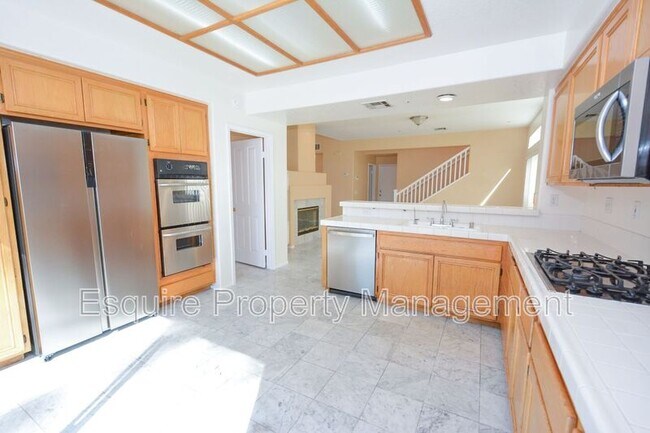 Building Photo - 93 Azusa Ave