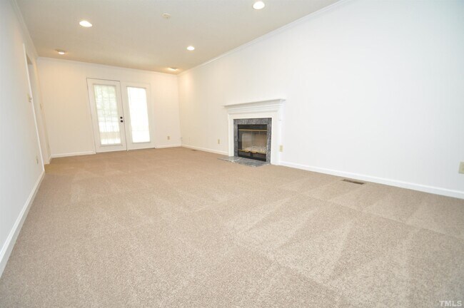 Building Photo - 124 Trafalgar Ln