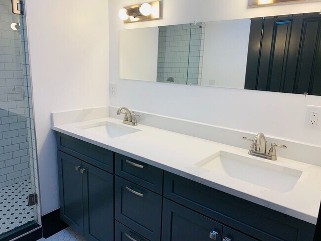 Building Photo - 3 Bedroom 2.5 Bath Just Steps from Franklin Park!!