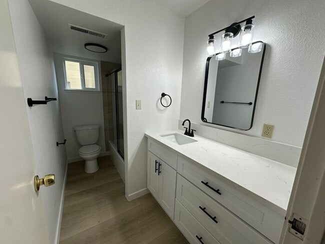 Building Photo - MOVE IN SPECIAL!! DEPOSIT MOVES YOU IN!!!