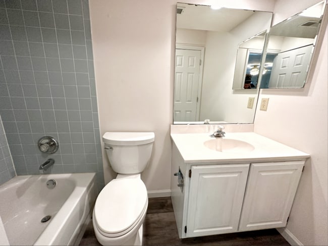 Building Photo - 1114 S Charlemagne Dr