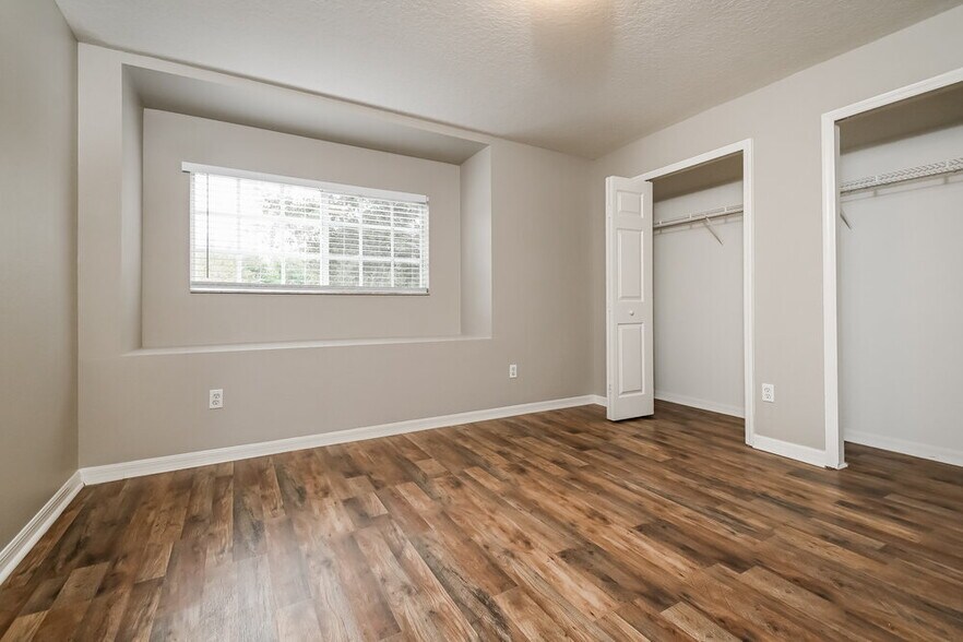 Building Photo - 2149 Brandon Park Cir