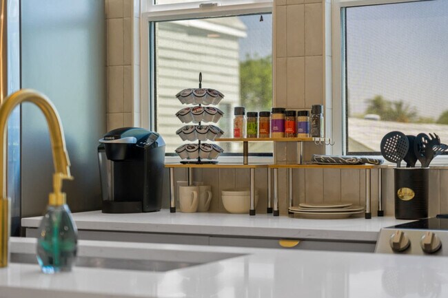 Building Photo - 4641 N 8th Pl