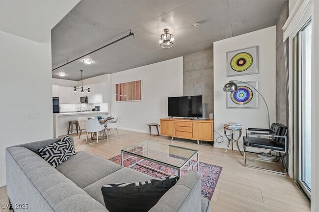 Building Photo - 353 E Bonneville Ave