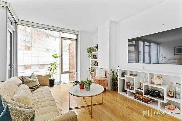 Building Photo - 50 Franklin St