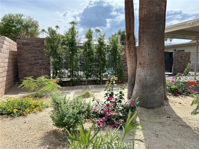 Building Photo - 74443 Driftwood Dr