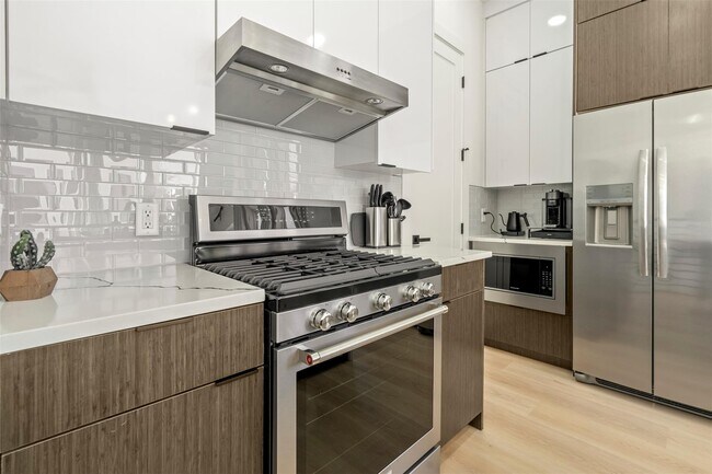 Building Photo - 2019 California Dr