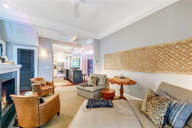 Building Photo - 868 Rosedale Rd NE