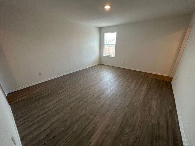 Building Photo - 3BD/2BA with Washer/Dryer Included – Fenced Yard, Garage & Community Pool!