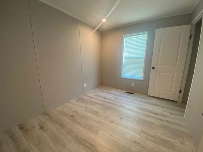 Building Photo - 518 Murray Dr