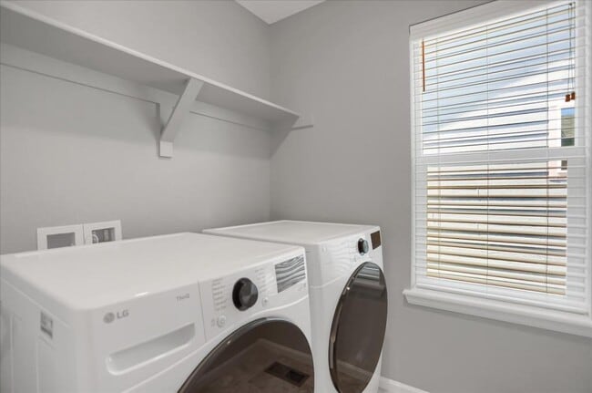 Building Photo - 18932 High Point Blvd