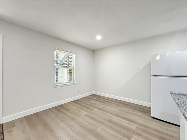 Building Photo - 1016 E Walker St