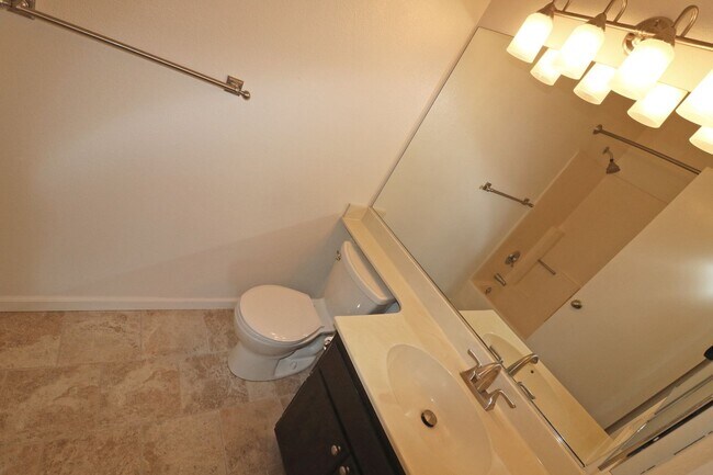 Building Photo - Mission Valley condo (River Colony) with balcony!  Central heat/ air. Gated garage parking. Pool/...