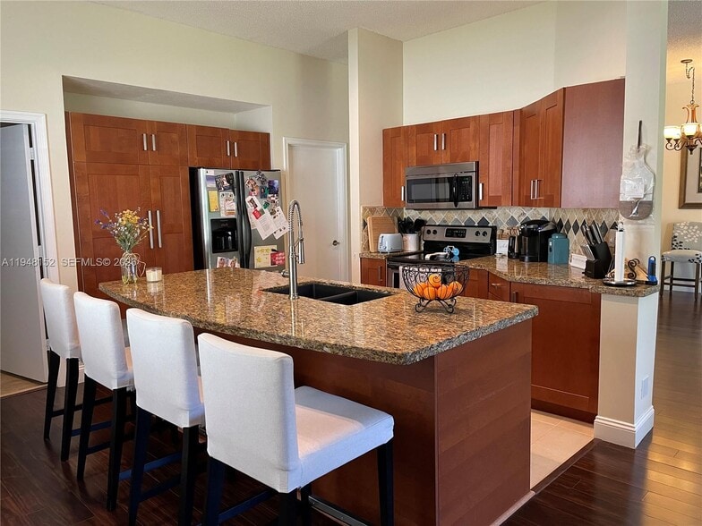 Building Photo - 4192 Laurel Ridge Cir