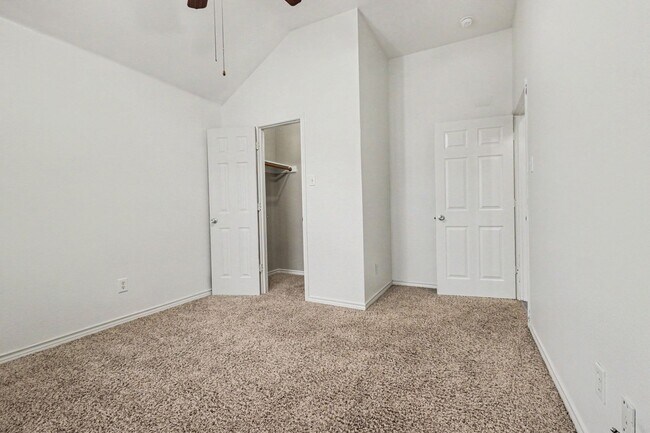 Building Photo - 1707 Briarhollow Dr