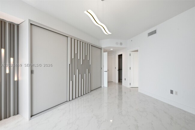 Building Photo - 17301 Biscayne Blvd
