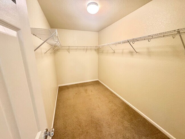 Building Photo - Lovely 2 Story Home In East Woodland In Great Location