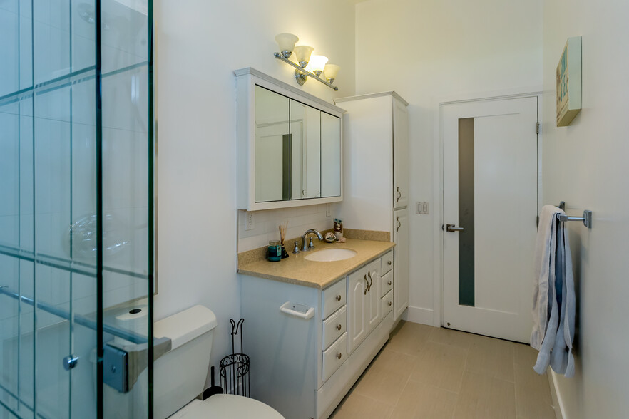 Building Photo - 6345 Jumilla Ave
