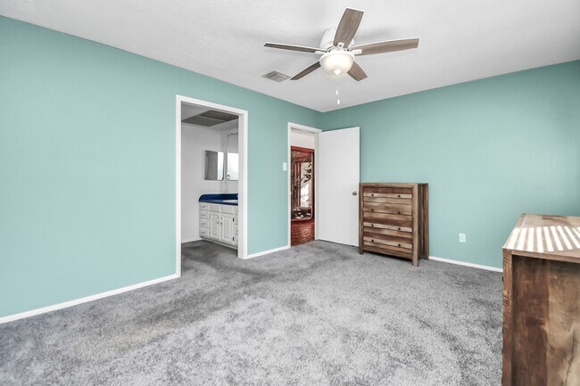 Building Photo - 403 Westwood Dr