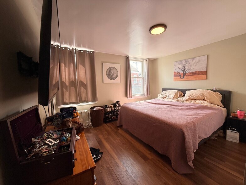 Building Photo - 440 Ella St