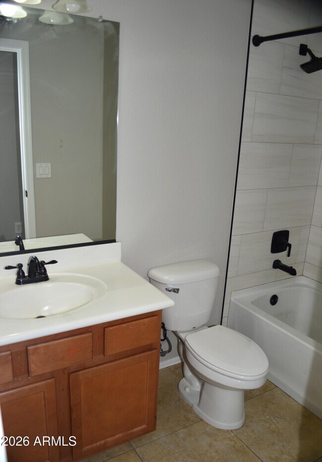 Building Photo - 964 S Almira Ave