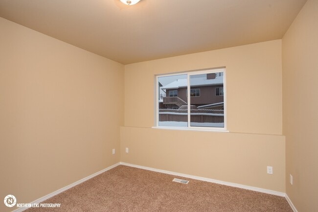 Building Photo - 3 Bedroom East Anchorage Townhouse!