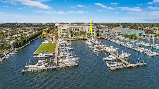 Building Photo - 806 E Windward Way
