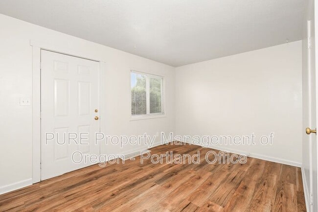 Building Photo - 6924 N Amherst St