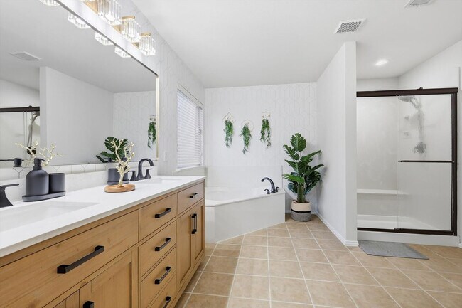 Building Photo - 2831 Rosewood Blvd