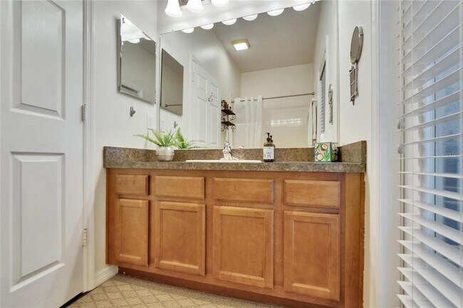 Building Photo - 12802 Cattail Shore Ln