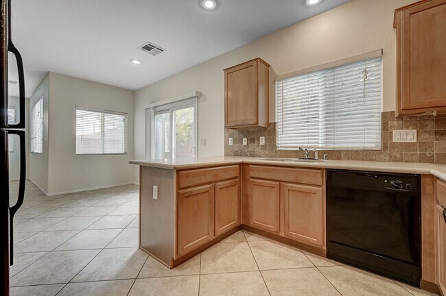 Building Photo - *MOUNTAINS EDGE 3 BED 2.5 BATH * COMMUNITY POOL, FITNESS CENTER, AND SPA *
