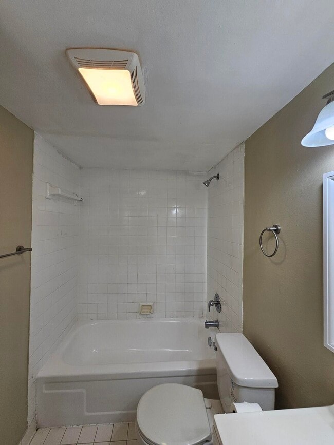 Building Photo - 1950 N Congress Ave