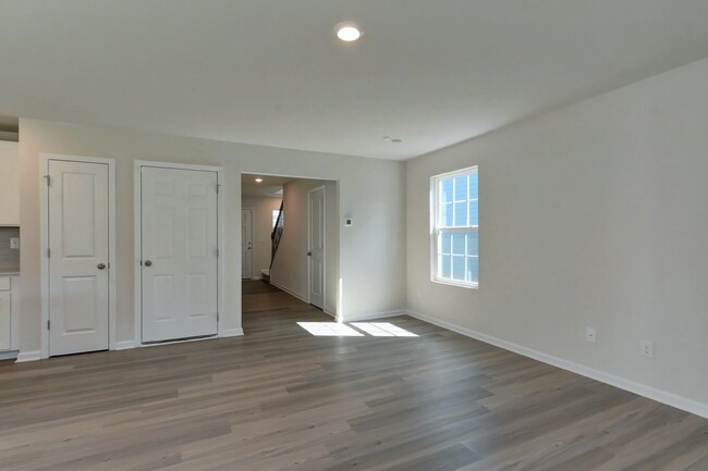 Building Photo - Nice Big House in Denver, Move-In Ready 4B...