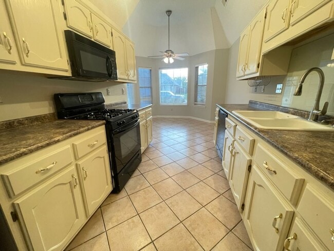Building Photo - 5884 Alexandria Ln