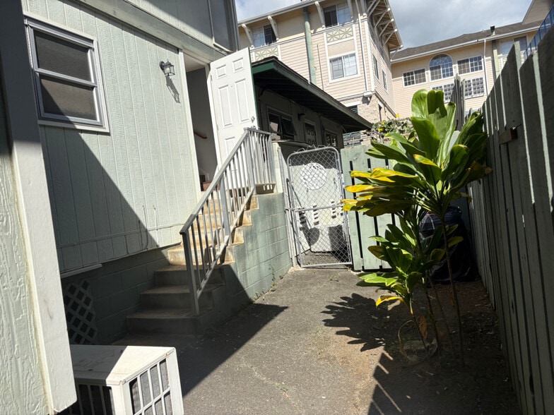 Building Photo - 2318 Seaview Ave