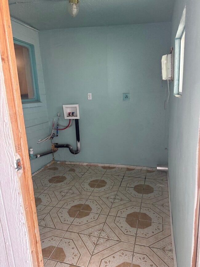 Building Photo - 3628 W Palmaire Ave