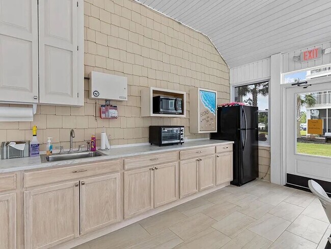 Building Photo - Dive Into Your New Oasis!