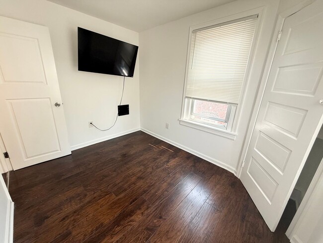 Building Photo - 242 Pusey Ave