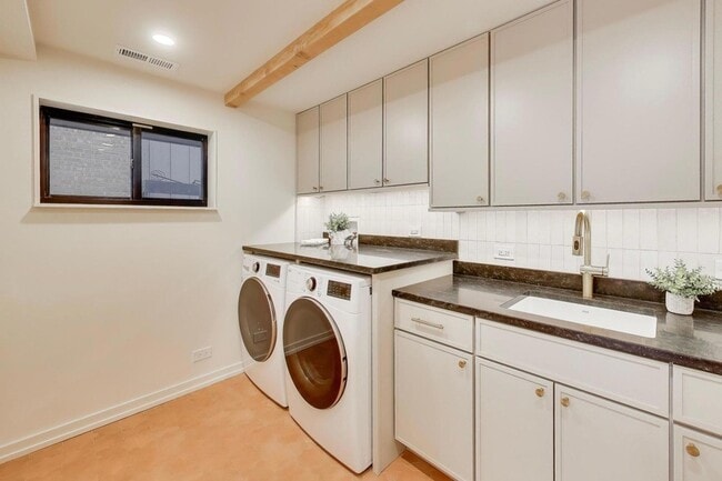 Building Photo - 3530 Hillside Rd