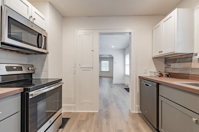 Building Photo - PRE-LEASING