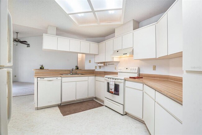 Building Photo - 1247 Venetia Dr