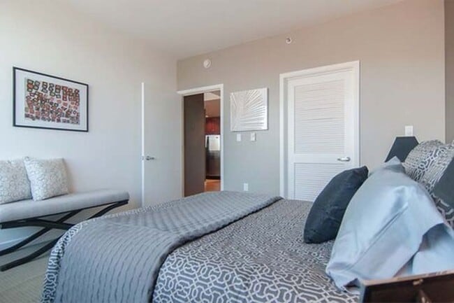 Building Photo - South Beach - 1 BR, 1BA Condo 814 Sq. Ft. ...