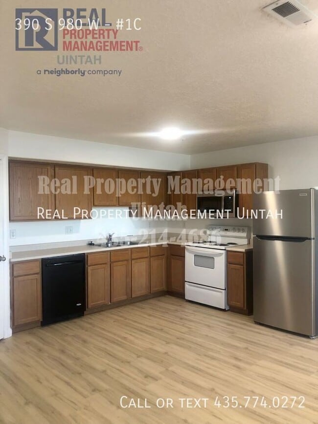 Building Photo - 390 980