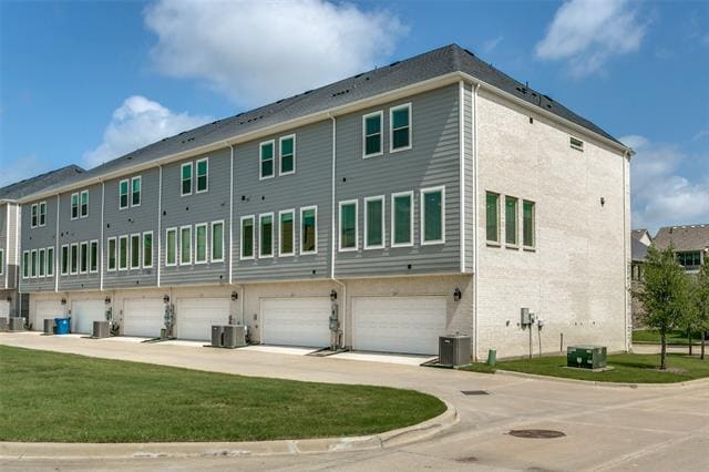 Building Photo - 2451 Morningside Dr