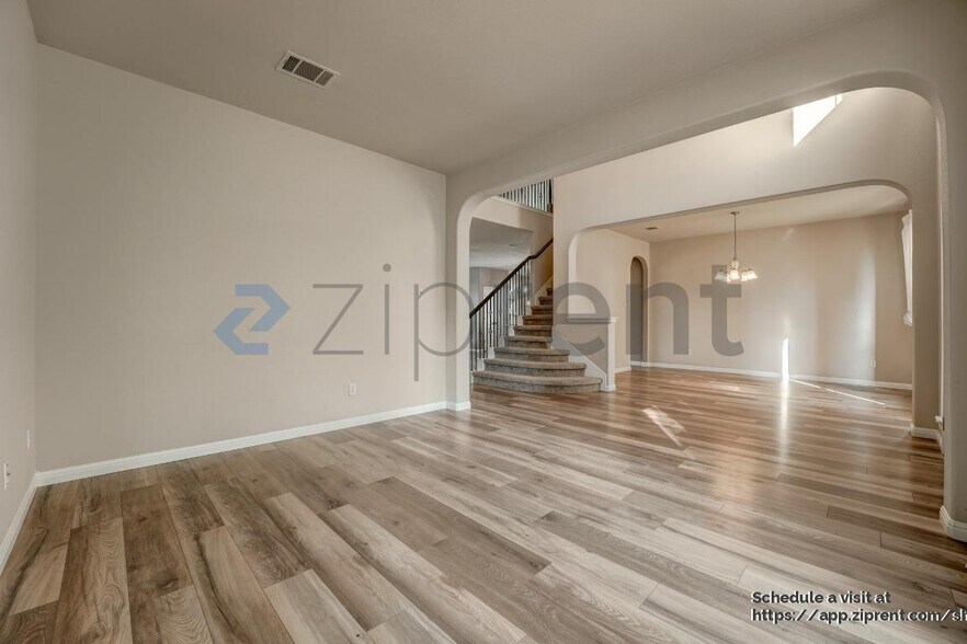 Building Photo - 706 Green Vista Ct